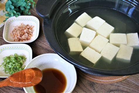 湯豆腐をだしで味わう！簡単で格別においしいレシピとコツを大公開 Macaroni