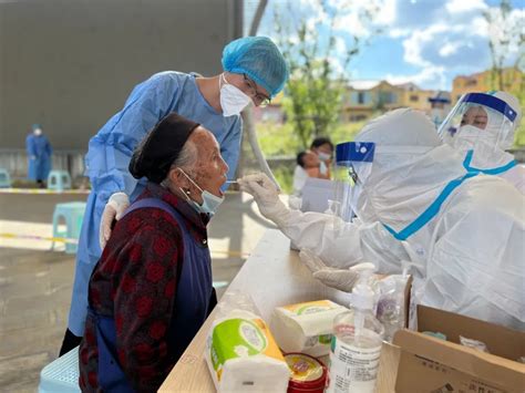 【同心抗疫】点点微光汇聚大爱 定格防控一线感人瞬间澎湃号·政务澎湃新闻 The Paper