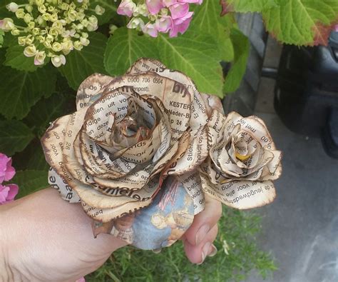 Newspaper Roses Paper Roses Diy Newspaper Flowers Tissue Paper Roses