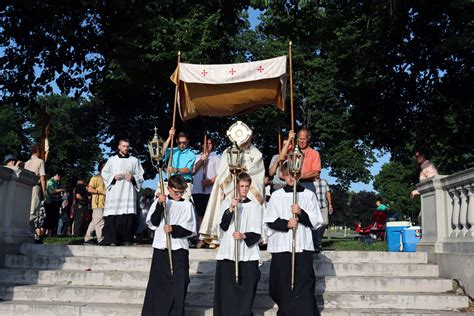 Photos Corpus Christi Processions In Kansas City And St Joseph The