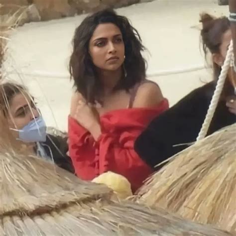 Shah Rukh Khan S Leaked Pictures From Pathaan Sets Deepika Padukone Spotted In Bikini Pathaan