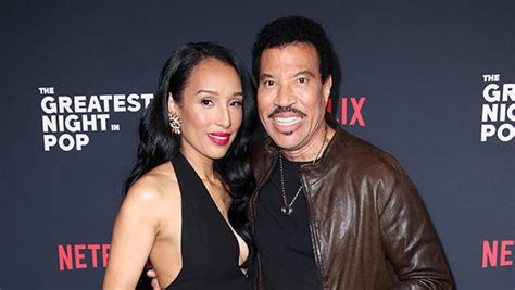 Lionel Richie, 74, & Girlfriend Lisa Parigi, 34, Snuggle Up on the Red ...