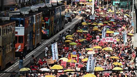 Manifestación multitudinaria en Hong Kong contra leyes de extradición