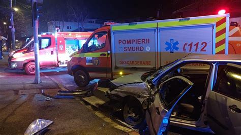 Accident între un autobuz și o mașină pe o stradă din Ploiești Șoferul