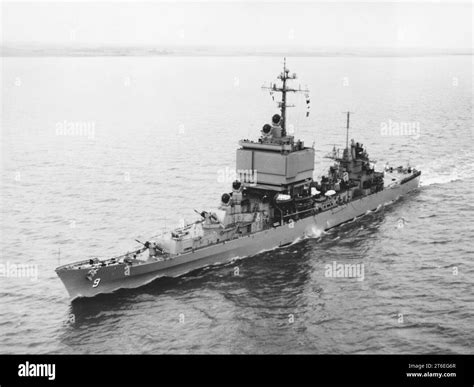 USS Long Beach (CGN-9) underway in April 1963 Stock Photo - Alamy