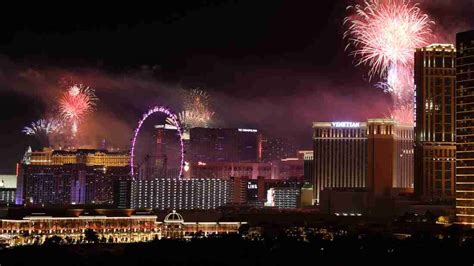 Las Vegas New Year’s Eve Fireworks Live Stream 2021-2022 | Heavy.com