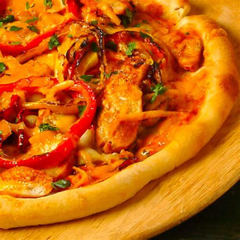 Chipotle Chicken Pizza | TABASCO® Recipes