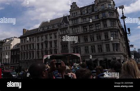 Big bus sightseeing tour bus london Stock Videos & Footage - HD and 4K ...