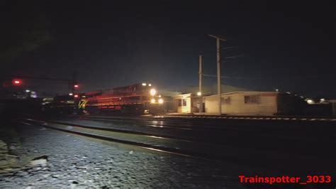 Intermodal Pantaco Lázaro tren de KCSM nocturno pasando Querétaro