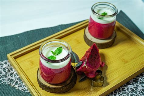 Sajikan Bersama Vla Vanila Berikut Cara Membuat Puding Buah Naga