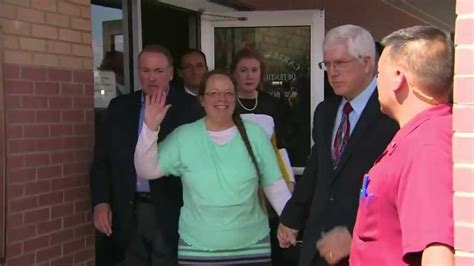 Kim Davis Released From Jail Cannot Interfere With Issuing Of Marriage