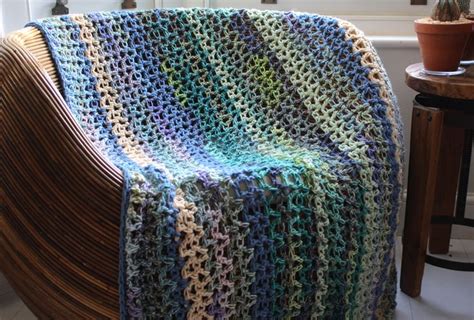 V Stitch Chunky Crochet Blanket With Variegated Yarn