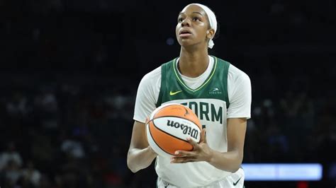 Dominique Malongas Profile Who Is The Seattle Storm Center Age