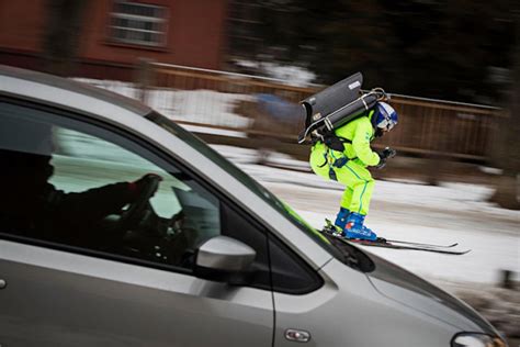 Skier en ville c est possible grâce à un jetpack