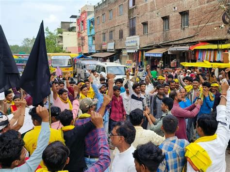 Expressed Protest Against Manipur Incident By Taking Black Flags