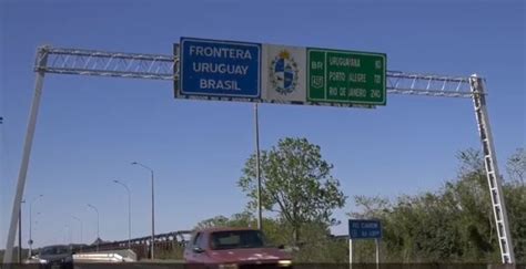 Argentina Uruguay Border / Iguazu Falls It S A Must See If You Re ...