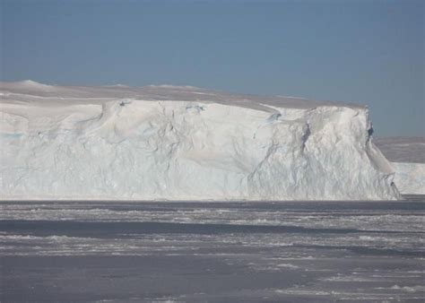 Ant Rtida Se Parti El Iceberg M S Grande Del Mundo Radio Gr Fica