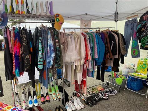 8 Flea Markets In Los Angeles Where You Ll Find All Sorts Of Treasures