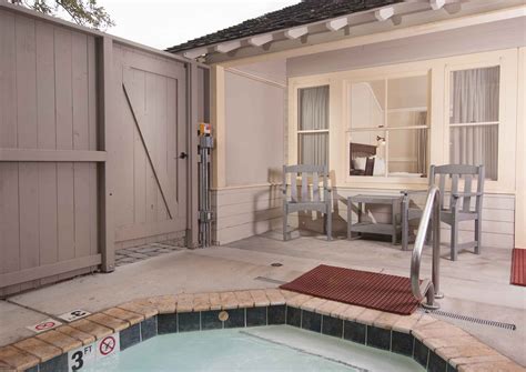 Mammoth Hot Springs Hotel & Cabins