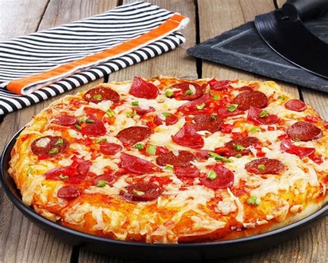 Ev Yapımı Kolay Pizza Tarifi