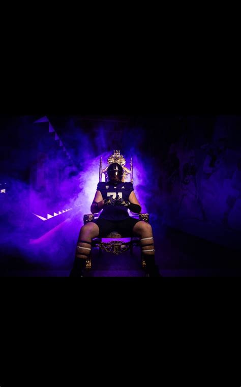 Breaking Washington Flips Massive Star California Offensive Lineman