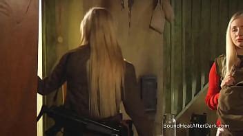 Esclavas lesbianas traviesas muestran sus cuerpos a la Señora Dom XVIDEOS