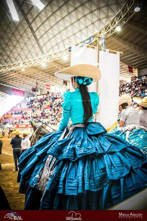 Vestido Elegante En Turquesa Y Plateado Vestidos De Escaramusa