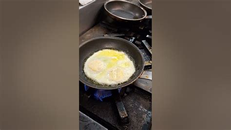 How To Cook Over Medium Eggs In The Proper Way Youtube