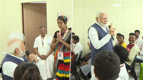 Agency News Shivamogga PM Modi Interacts With Members Of Hakki Pikki