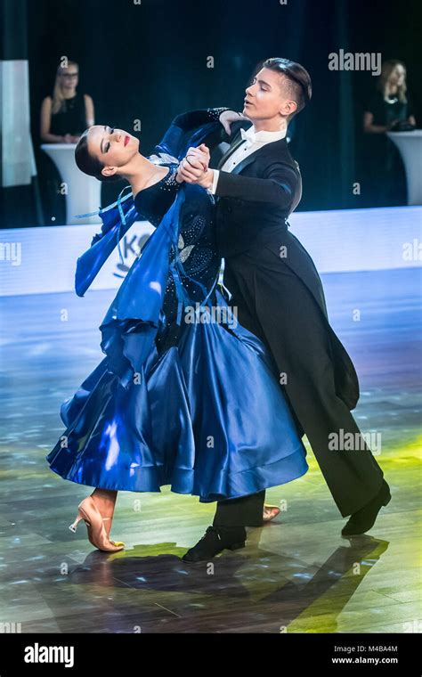 dancers dancing standard dance Stock Photo - Alamy