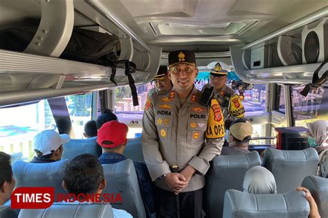 Kapolres Majalengka Lepas Keberangkatan Peserta Mudik Gratis Lebaran