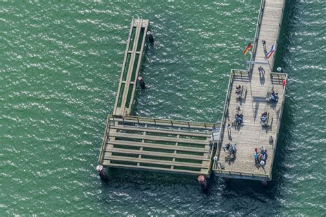 Prerow aus der Vogelperspektive Konstruktion der Seebrücke über der