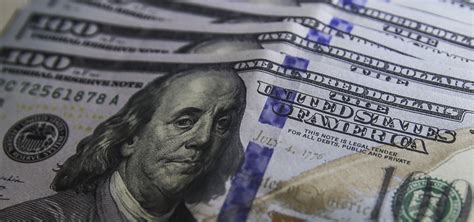 Dólar Abre Em Baixa Com Iniciativa Do Banco Central Para Conter Avanço