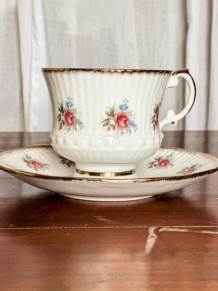 Elizabethan Bone China Tea Cup And Saucer Vintage Keepers