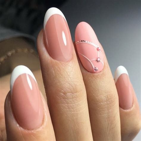 100 ideas fascinantes de uñas francesas decoradas según las top tendencias