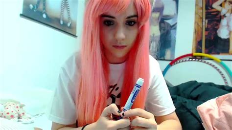 Amateur Webcam Teen Flashes Masturbates At DrTuber