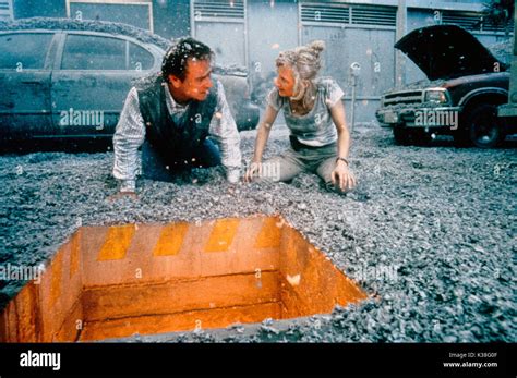 VOLCANO TOMMY LEE JONES, ANNE HECHE Date: 1997 Stock Photo - Alamy