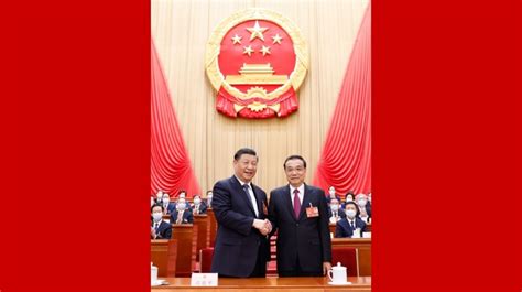 习近平同李克强握手 中国日报网