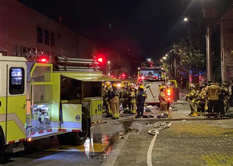 Atención por fuga de gas se presenta un fuerte incendio en el puente