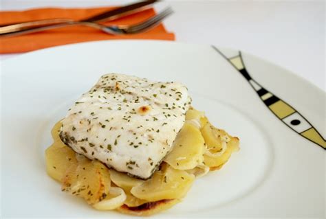 Merluza Al Horno Con Patatas Panadera La Cocina De Isa