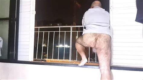 Chilly Winter Is Here But This Naked Daddy Still Exposes XHamster