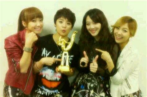 F X Snaps A Photo With Golden Disk Award Trophy Allkpop