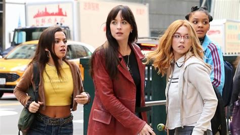 Dakota Johnson Says Making Madame Web Was Psychotic | GIANT FREAKIN ROBOT