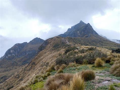 Premium Photo | Hiking vulcano pichincha - quito - ecuador