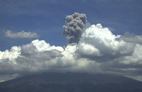 De Nuevo Despierta El Volcán Popocatépetl Con Explosión Y Fumarolas