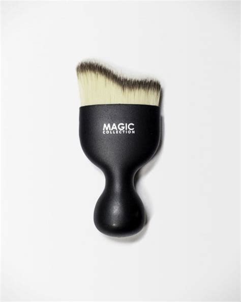 Wide Blending & Contouring Brush | BeautyTrends