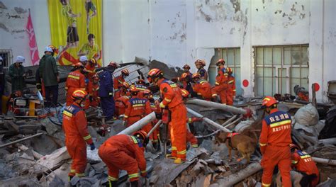 齊齊哈爾體育館坍塌11人遇難：已建成26年，屋頂堆置建材 新浪香港