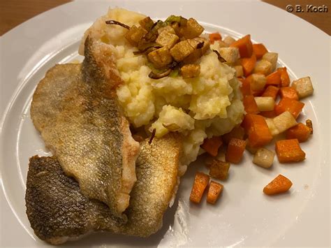 Skrei Auf Der Haut Gebraten Mit Sellerie Kartoffelstampf Und Gebratenem