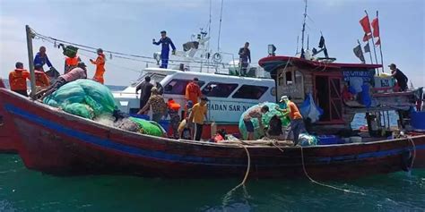 Kapal Kayu Pembawa Pmi Ilegal Karam Di Selat Malaka Orang Selamat