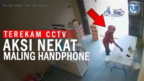 Terekam CCTV Aksi Maling Handphone Sasar Toko Minuman Di Surabaya